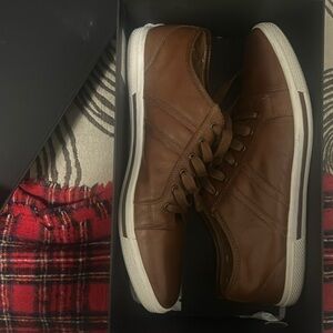 Kenneth Cole dress/casual shoe!